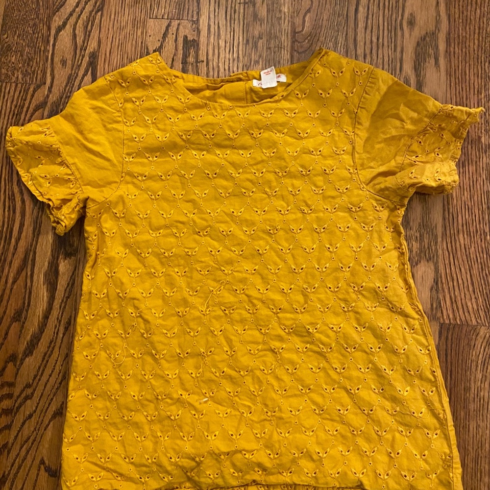A nice girls t-shirt.